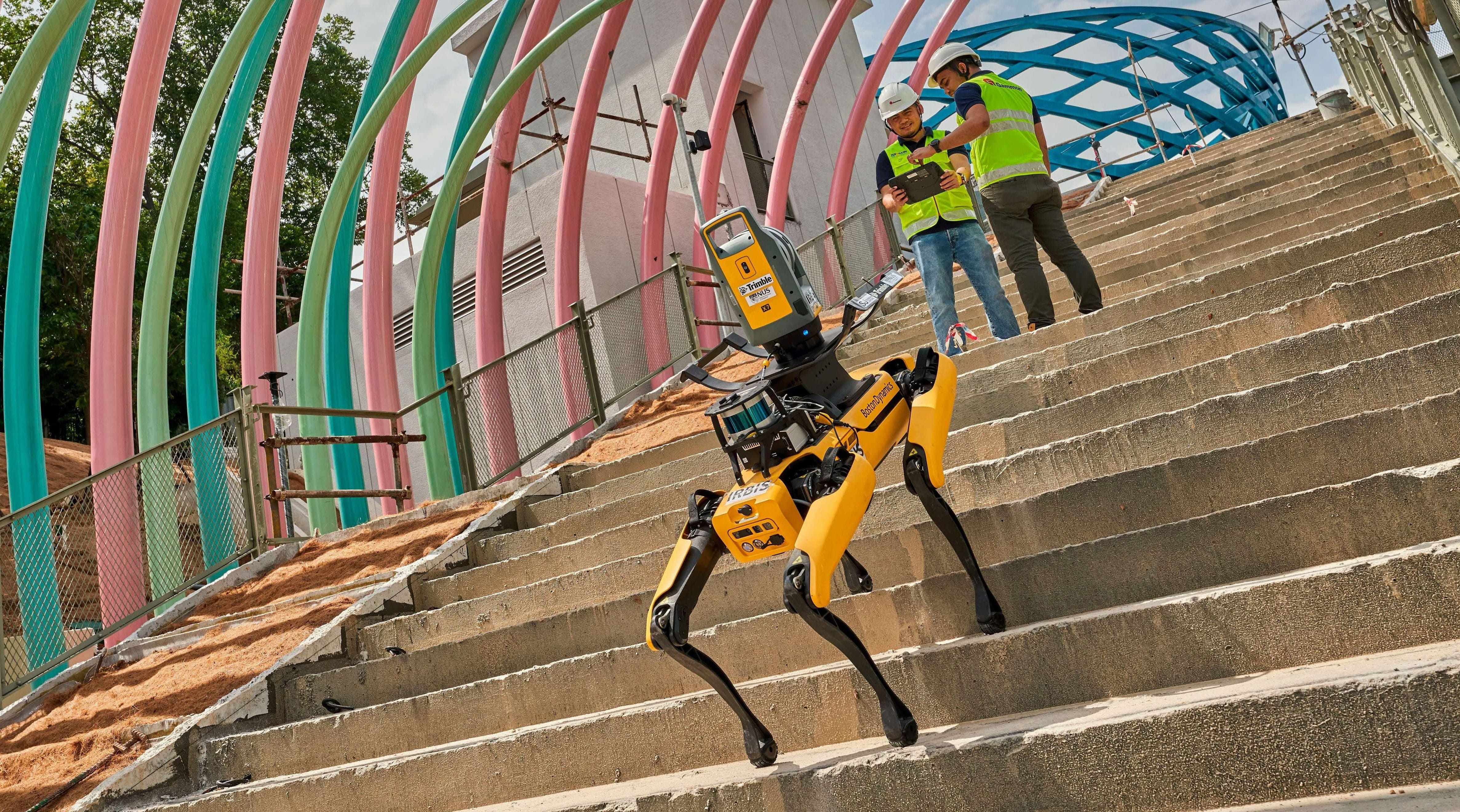 Construction workers using a LiDAR robot for site scanning 